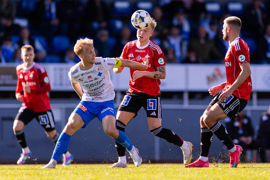 Värnamos Victor Larsson och IFK Norrköpings Isak Andri