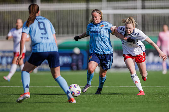 Djurgårdens Therese Åsland och Rosengårds Bea Sprung
