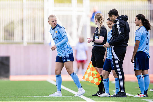 Djurgårdens Elin Westlund, Urara Watanabe och Annika