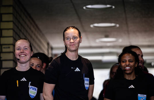 Assisterande domare Emelie Elfstrand, domare Lovisa