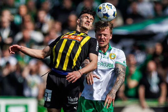 Häckens Srdjan Hrstic och Hammarbys Victor Eriksson