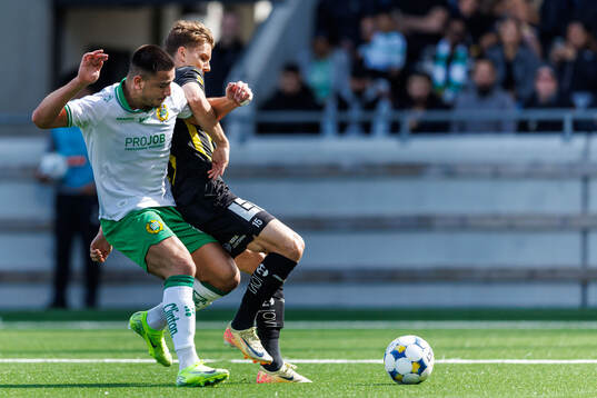 Hammarbys Jusef Erabi och Häckens Srdjan Hrstic