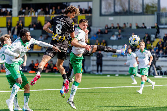 Häckens Silas Andersen nickar in 1-0
