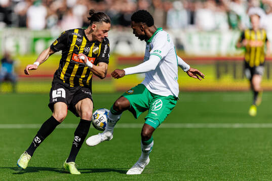 Häckens Amor Layouni och Hammarbys Shaquille Pinas