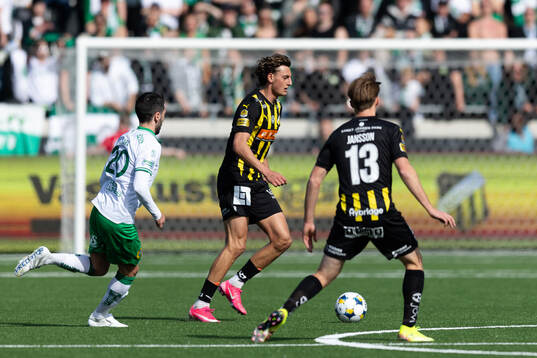 Hammarbys Nahir Besara och Häckens Silas Andersen