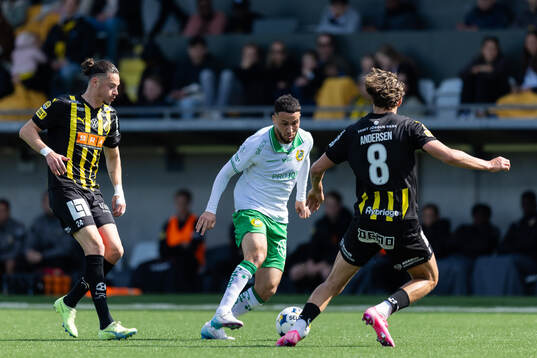 Häckens Amor Layouni och Silas Andersen mot Hammarbys