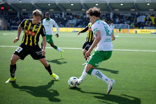 Häckens Filip Öhman och Hammarbys Sebastian Tounekti