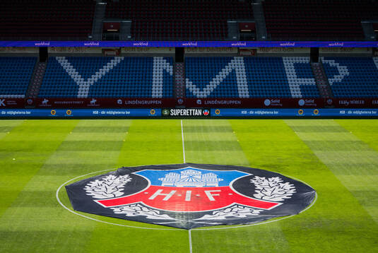 Helsingborgs klubbmärke vid mittcirkeln på Olympia