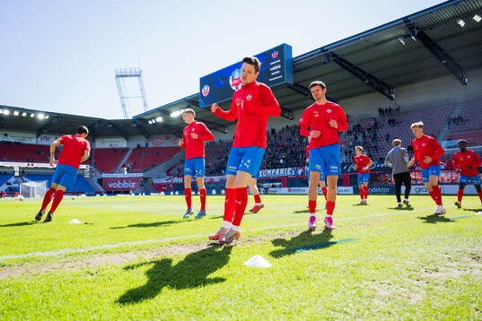 Helsingborgs Max Svensson och Wilhelm Loeper värmer upp