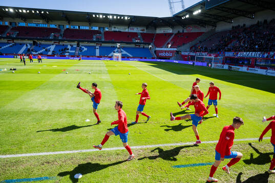 Helsingborgs Jon Birkfeldt och Max Svensson värmer upp