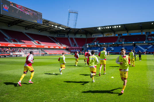 Kalmars Camil Jebara värmer upp