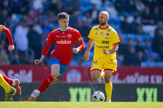 Helsingborgs Adrian Svanbäck och Kalmars Robert Gojani