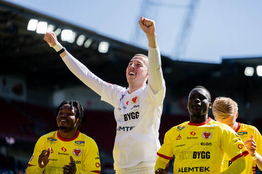 Kalmars målvakt Samuel Brolin jublar
