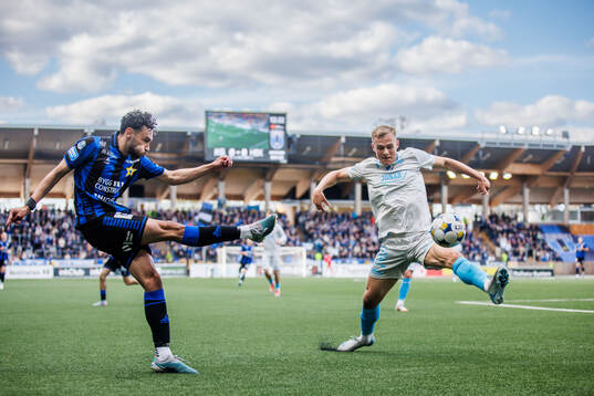 Sirius Joakim Persson och Halmstads Gustav Friberg