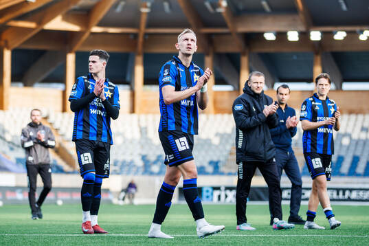Sirius Robbie Ure och Jakob Voelkerling Persson deppar