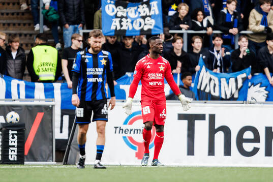 Sirius Simon Sandberg och målvakt Ismael Diawara deppar