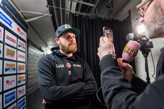 Luleås Linus Omark i mixade zonen