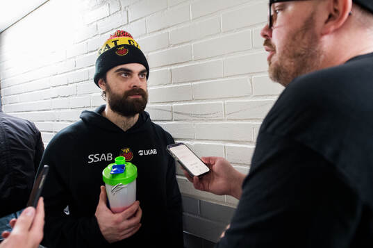 Luleås Frederic Allard i mixade zonen