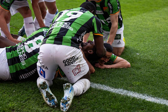 GAIS Harun Ibrahim jublar med lagkamrater