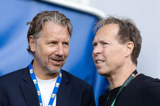 IFK Göteborgs fotbollschef Jesper Jansson och GAIS player