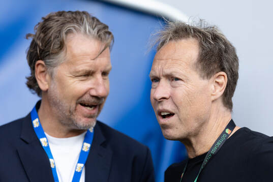 IFK Göteborgs fotbollschef Jesper Jansson och GAIS player