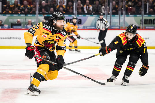 Luleås Linus Omark och Brynäs Bobby Trivigno