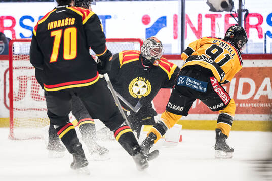 Brynäs Ludvig Persson och Luleås Brian O'neil