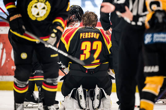 Brynäs målvakt Ludvig Persson har ont