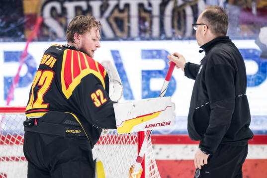 Brynäs målvakt Ludvig Persson har ont