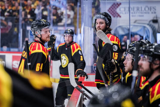 Brynäs Jacob Bengtsson och Charles-Édouard D'astous deppar