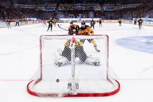 Luleås Markus Nurmi jublar gör 2-5 målet bakom Brynäs