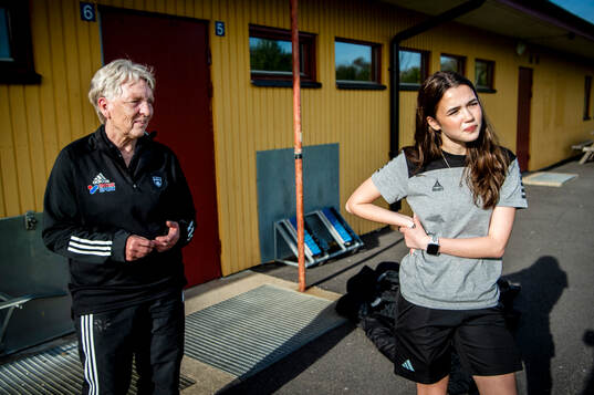 Las Presidentas tränare Susanne Erlandsson i samtal med