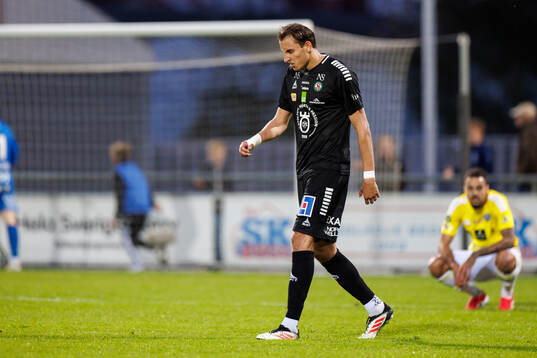 Örebros Melvin Bajrovic deppar