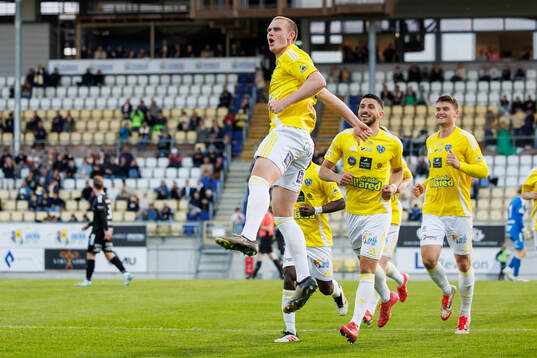 Falkenbergs Nils Bertilsson jublar