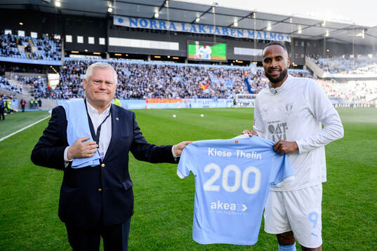 Malmö FFs ordförande Anders Pålsson med Isaac Kiese