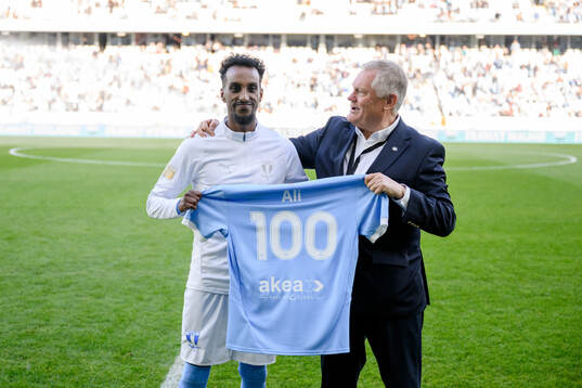 Malmö FFs ordförande Anders Pålsson med Taha Ali som