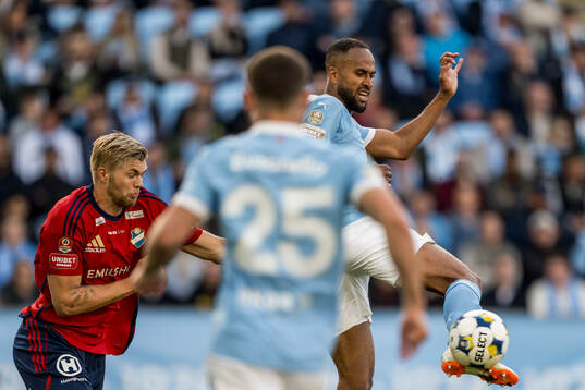 Östers Mattis Adolfsson och Malmö FFs Isaac Kiese Thelin