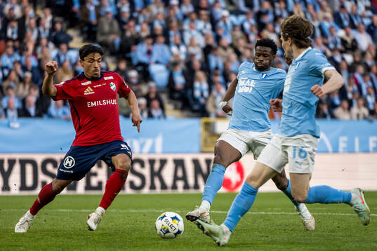 Östers Lukas Bergquist och Malmö FFs Emmanuel Ekong