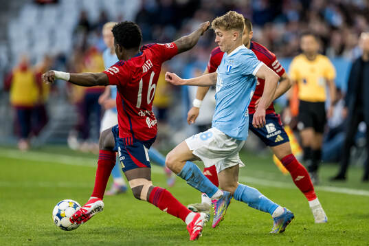 Malmö FFs Hugo Bolin och Östers Raymond Adjei