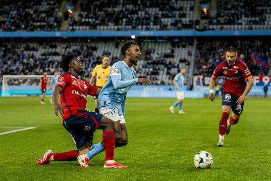 Östers Raymond Adjei och Malmö FFs Taha Ali