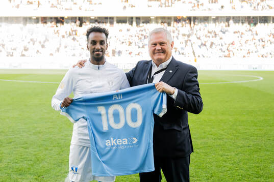 Malmö FFs ordförande Anders Pålsson med Taha Ali som