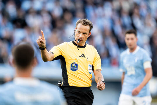 Fotbollsdomaren Kristoffer Karlsson
