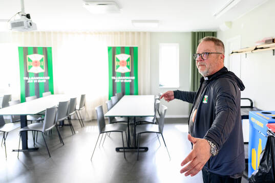 Tränare Roar Hansen blir intervjuad