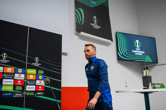 Head coach Jani Honkavaara of Djurgården arrives to a UEFA