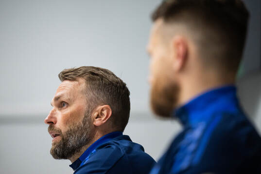 Head coach Jani Honkavaara and Jacob Une of Djurgården