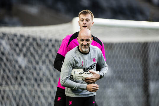 Goalkeeper Lucas Bergström and goalkeeper coach Michele De