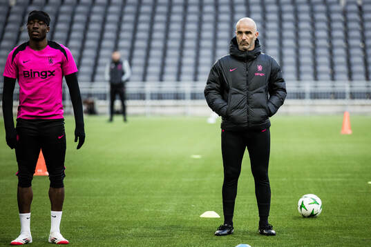 Noni Madueke and coach Enzo Maresca