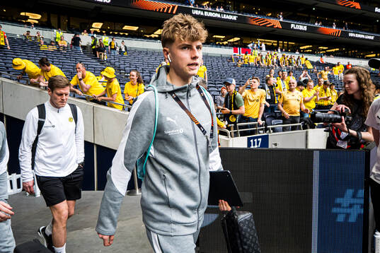 Mikkel Bro Hansen of Bodø/Glimt arrives