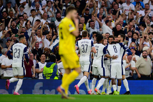 Brennan Johnson of Tottenham celebrates the 1-0 goal
