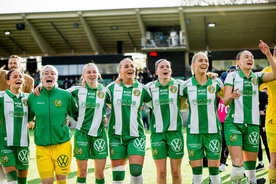Hammarbys spelare jublar